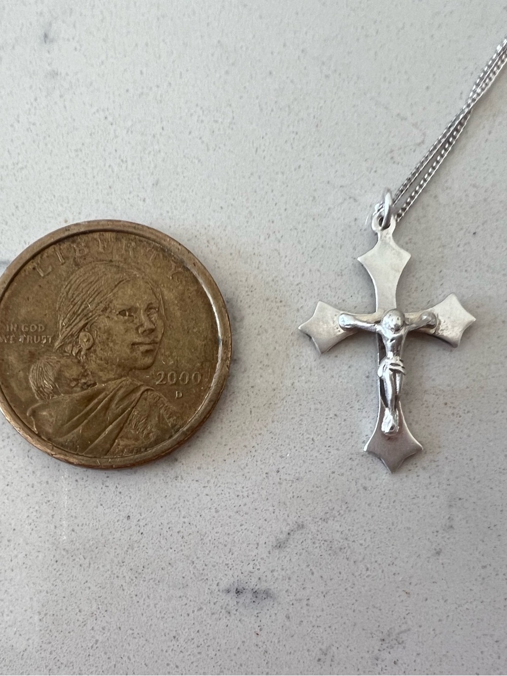 Vintage Sterling Silver Crucifix Cross Pendant. Comes with chain as a free gift. - Picture 7 of 9